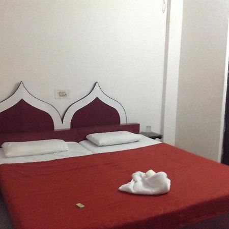 Hotel Safari Agra  Bagian luar foto
