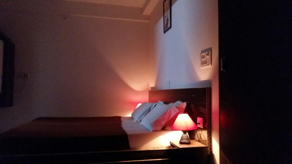 Hotel Safari Agra  Bagian luar foto