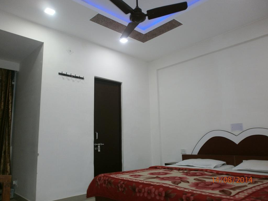 Hotel Safari Agra  Bagian luar foto