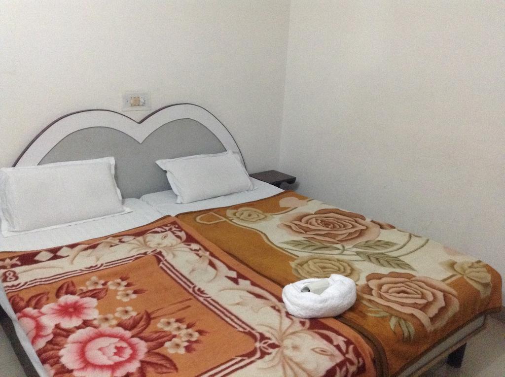 Hotel Safari Agra  Bagian luar foto