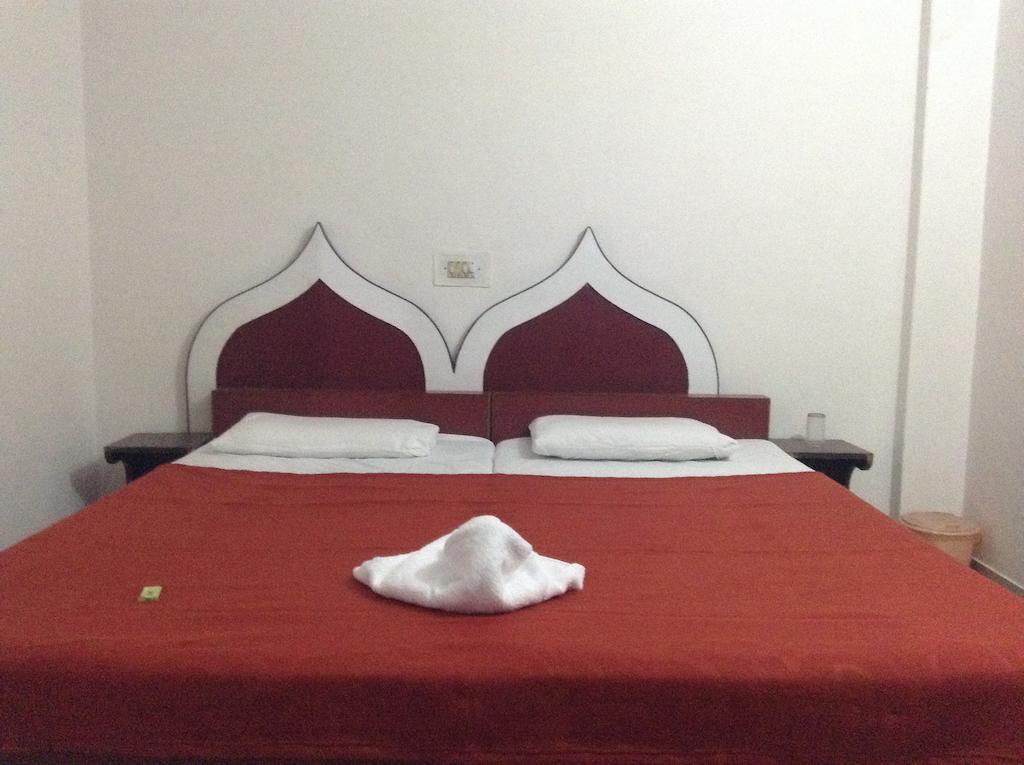 Hotel Safari Agra  Bagian luar foto