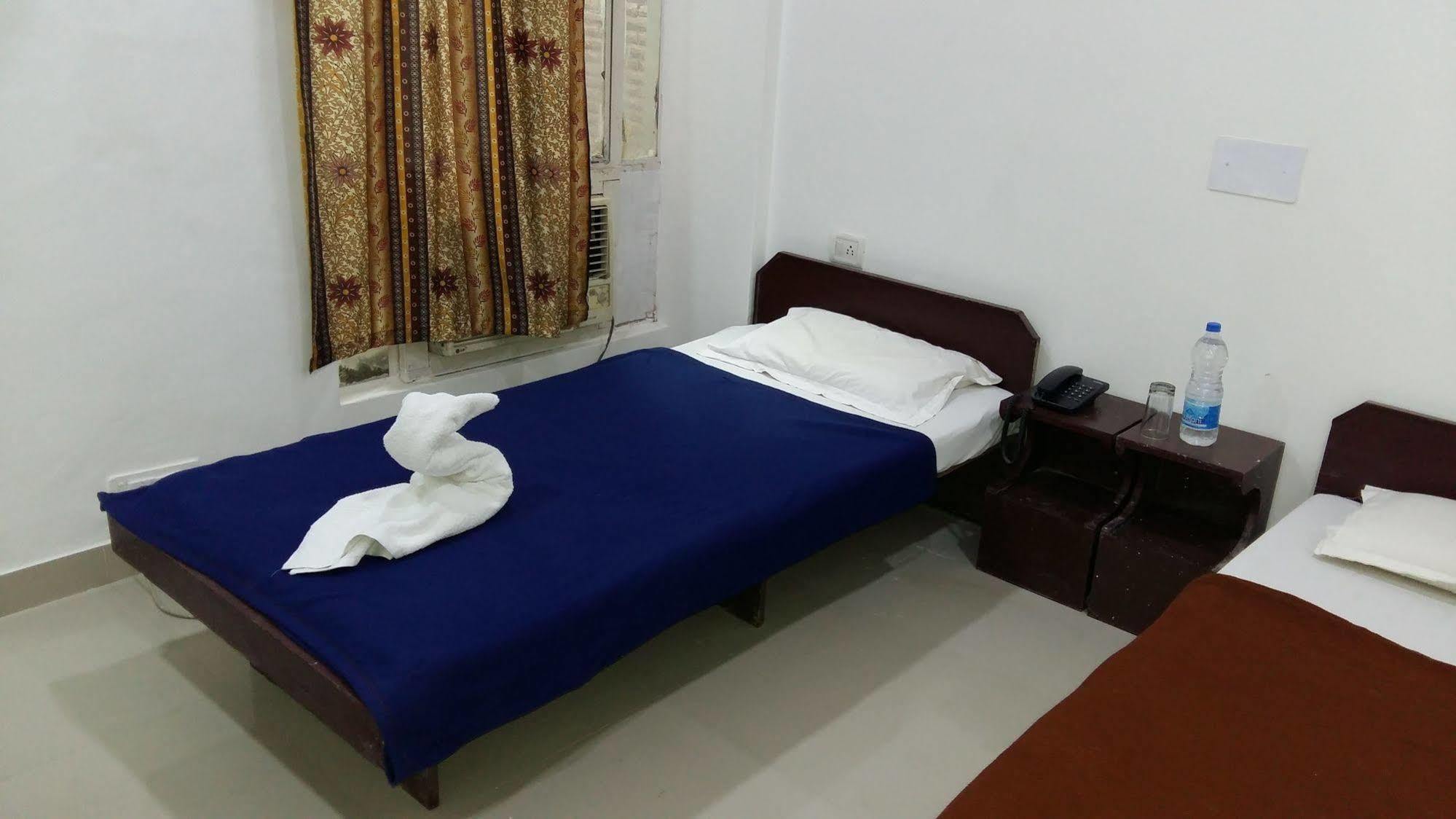 Hotel Safari Agra  Bagian luar foto
