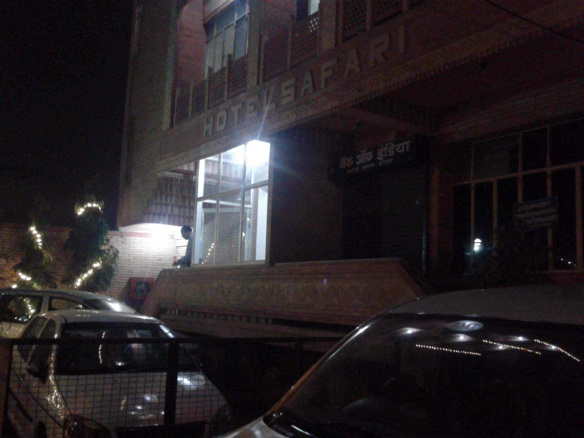 Hotel Safari Agra  Bagian luar foto