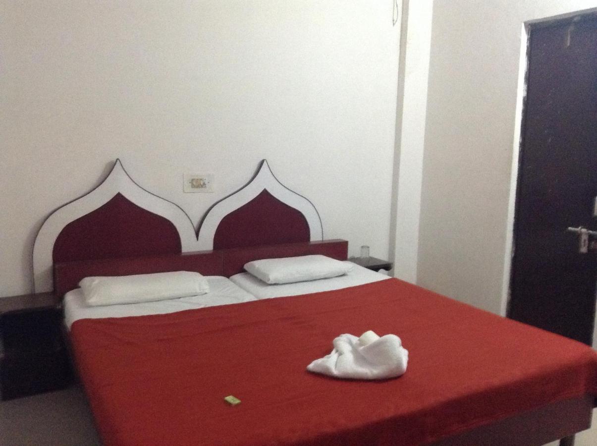 Hotel Safari Agra  Bagian luar foto