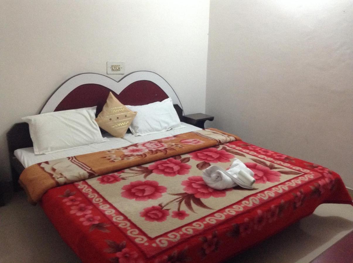 Hotel Safari Agra  Bagian luar foto